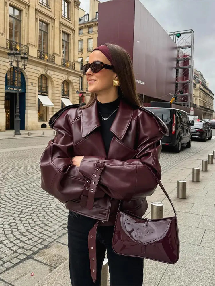 Elegant burgundy women's vintage style jacket, perfect for a sophisticated and timeless look.