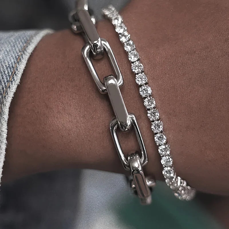 Modern chainlink bracelet with a secure toggle clasp, ideal as a sophisticated jewelry gift.