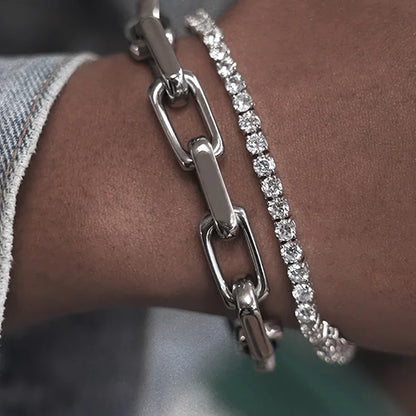Modern chainlink bracelet with a secure toggle clasp, ideal as a sophisticated jewelry gift.