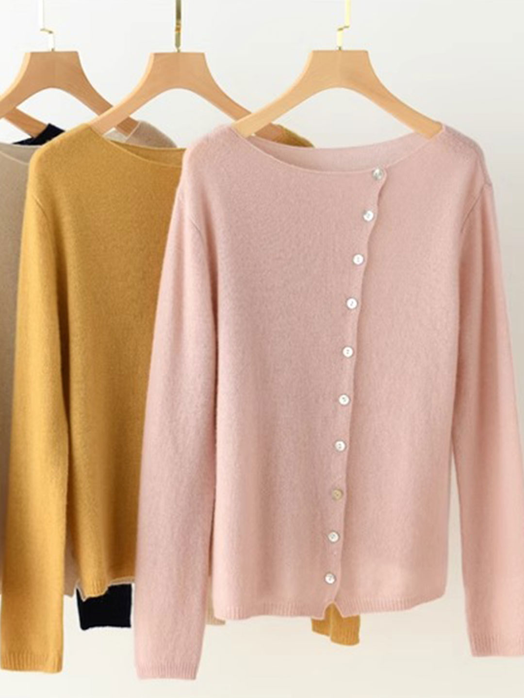 Fashionable women's Lilou cardigan. Elegant soft knit, cozy relaxed fit, versatile long sleeve open front.