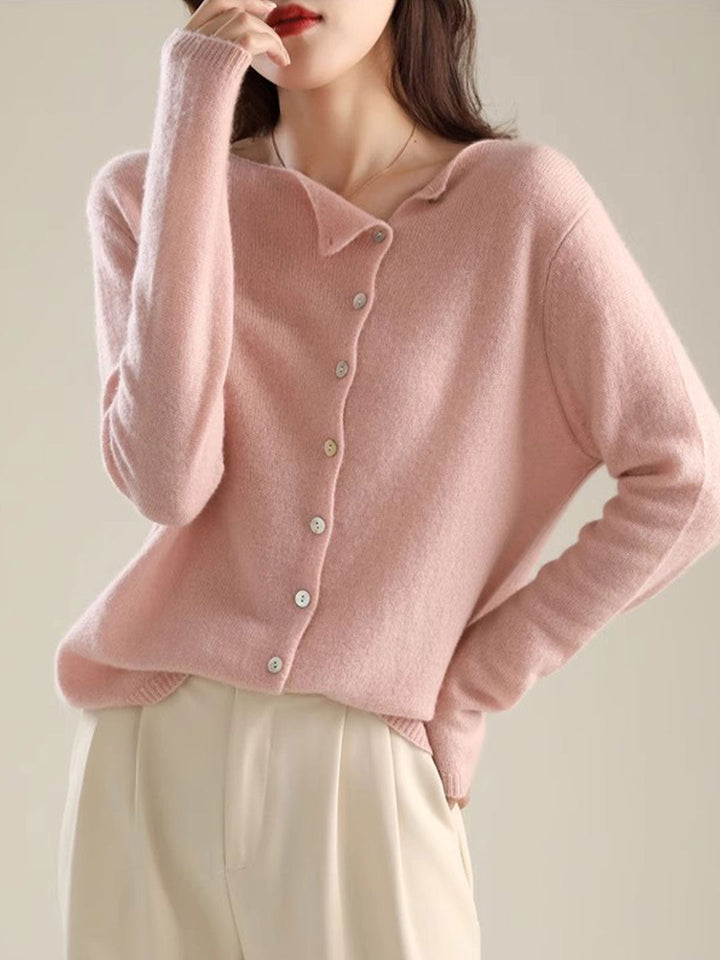 Stylish women's Lilou cardigan. Elegant knit, cozy, relaxed fit for easy layering. Versatile fashion piece.