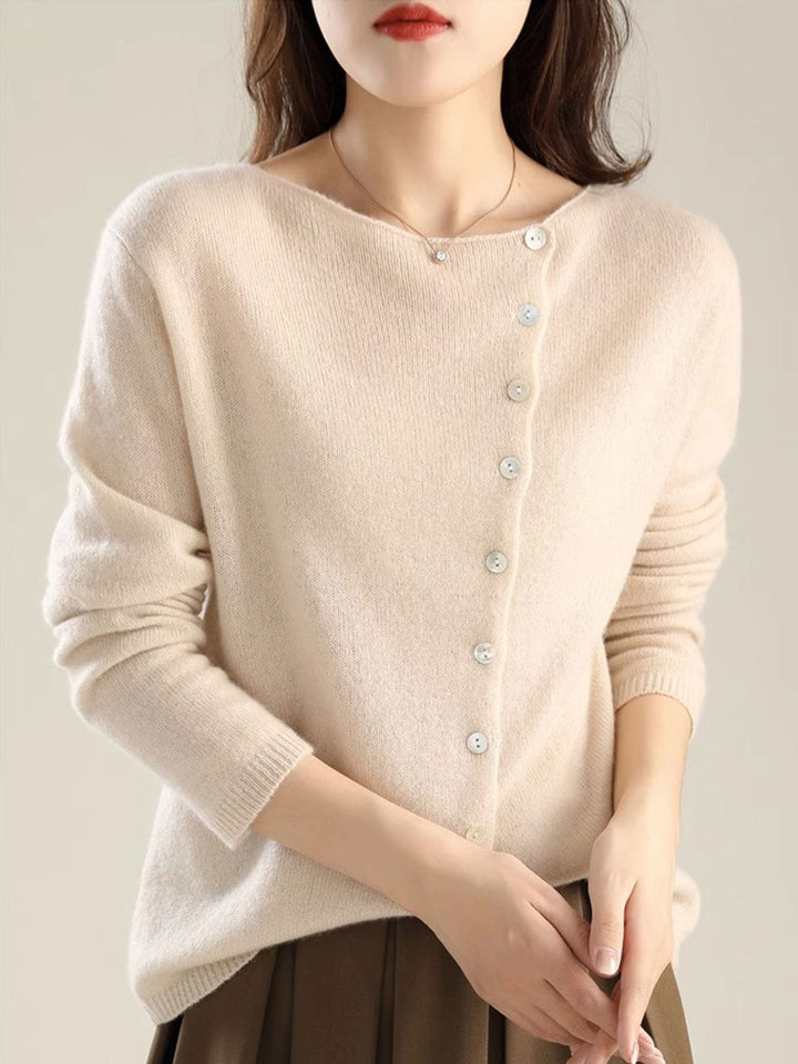 Comfortable women's Lilou cardigan. Elegant, cozy knit with a relaxed fit, ideal for versatile layering.
