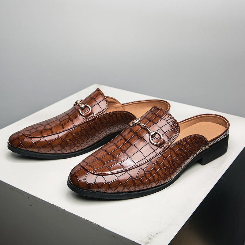 Fashionable women's croc-embossed slip-on mules with horsebit. Elegant and comfortable footwear for various looks.