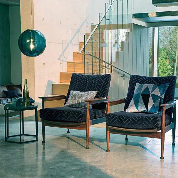 LumiSphere modern glass ball pendant light, E27, ideal for living room ambient lighting.
