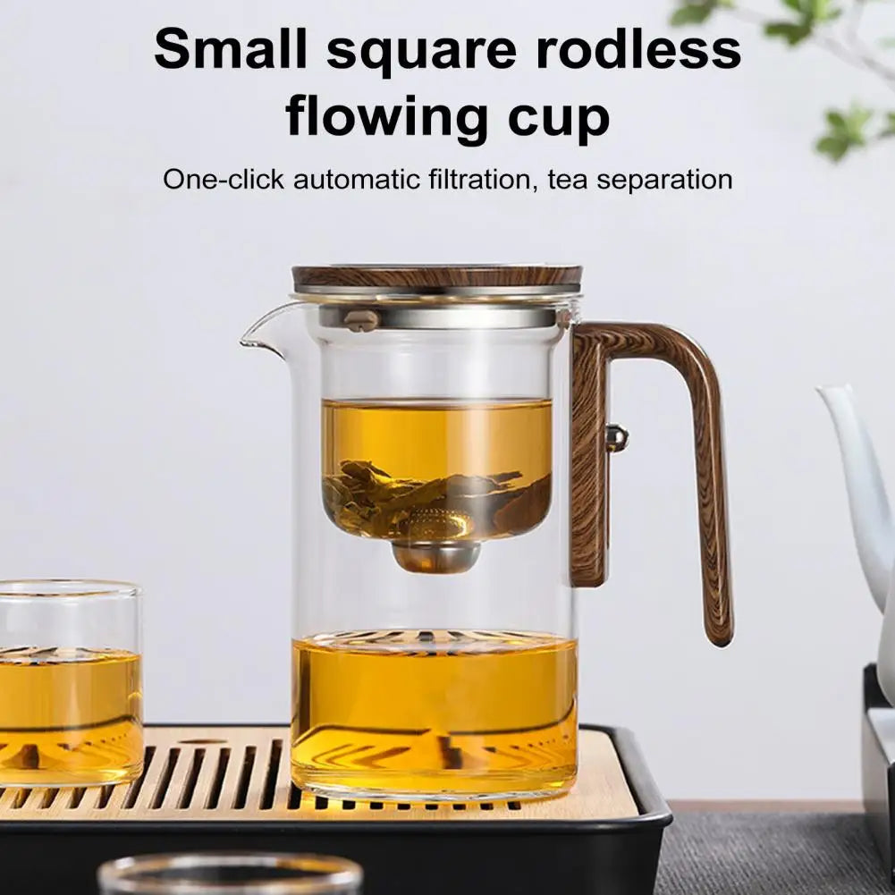 Modern borosilicate glass teapot with infuser, ideal for brewing loose leaf tea.