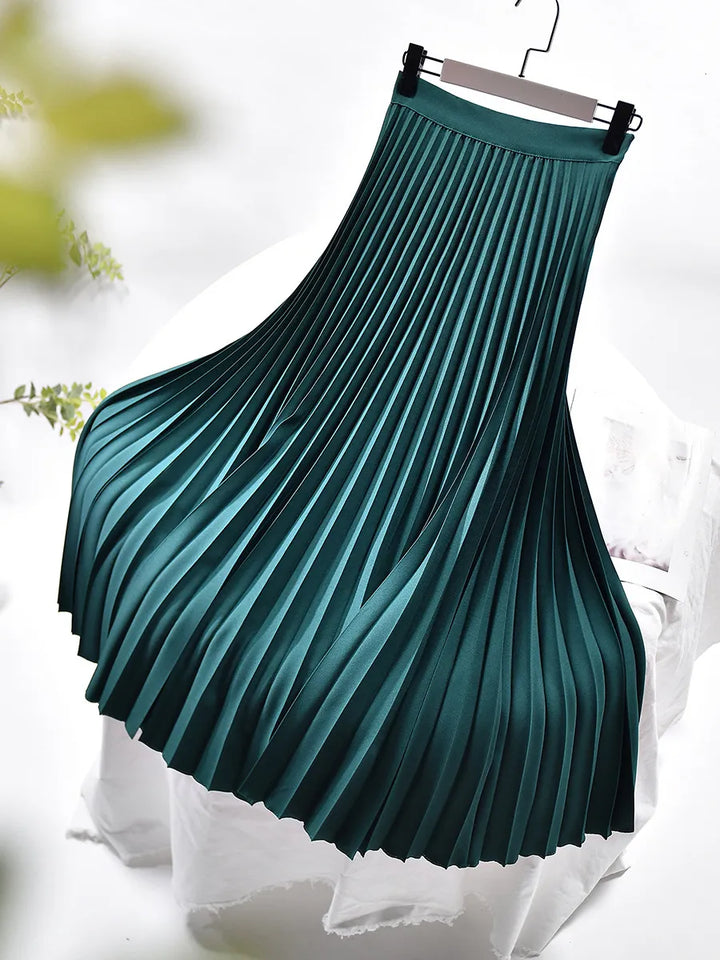 Elegant women's high-waist midi skirt, beautifully pleated for a flowy and chic silhouette.