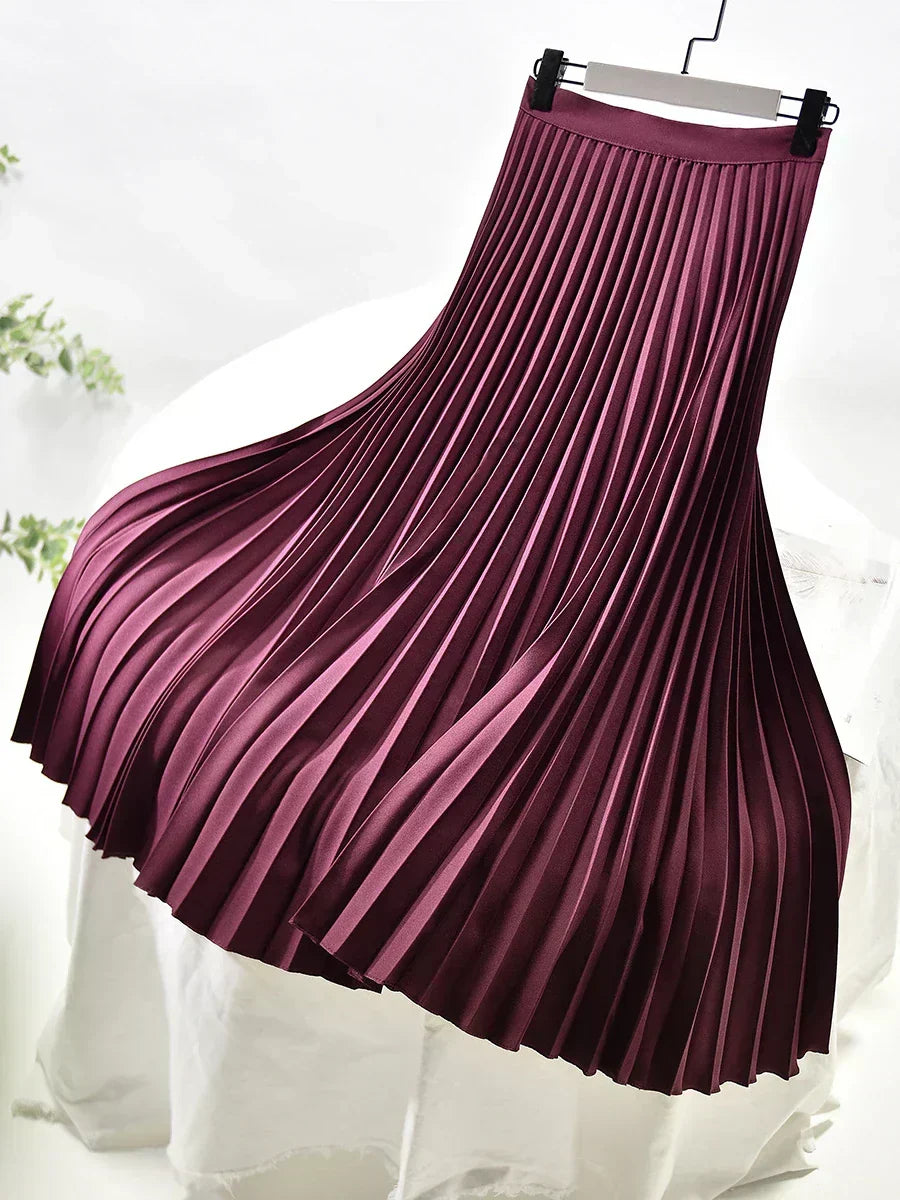 Chic women's high-waist pleated midi skirt, a timeless piece for elegant and feminine style.