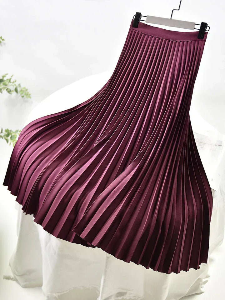 Chic women's high-waist pleated midi skirt, a timeless piece for elegant and feminine style.