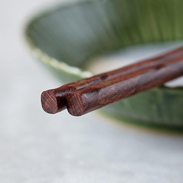 Japanese style wooden chopsticks set, 5 pairs with golden cherry blossom. Elegant gift or premium dining tableware.