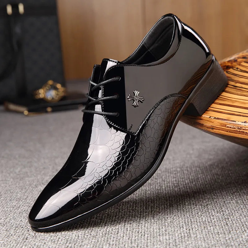 Comfortable men's formal slip-on shoes in a classic design, ideal for business wear and special occasions.