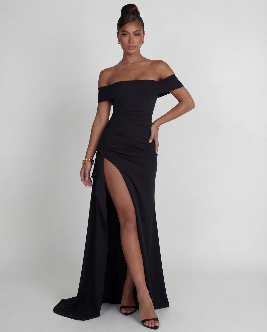 Stunning women's off-shoulder ruched maxi dress, an elegant bodycon evening gown perfect for any gala event.