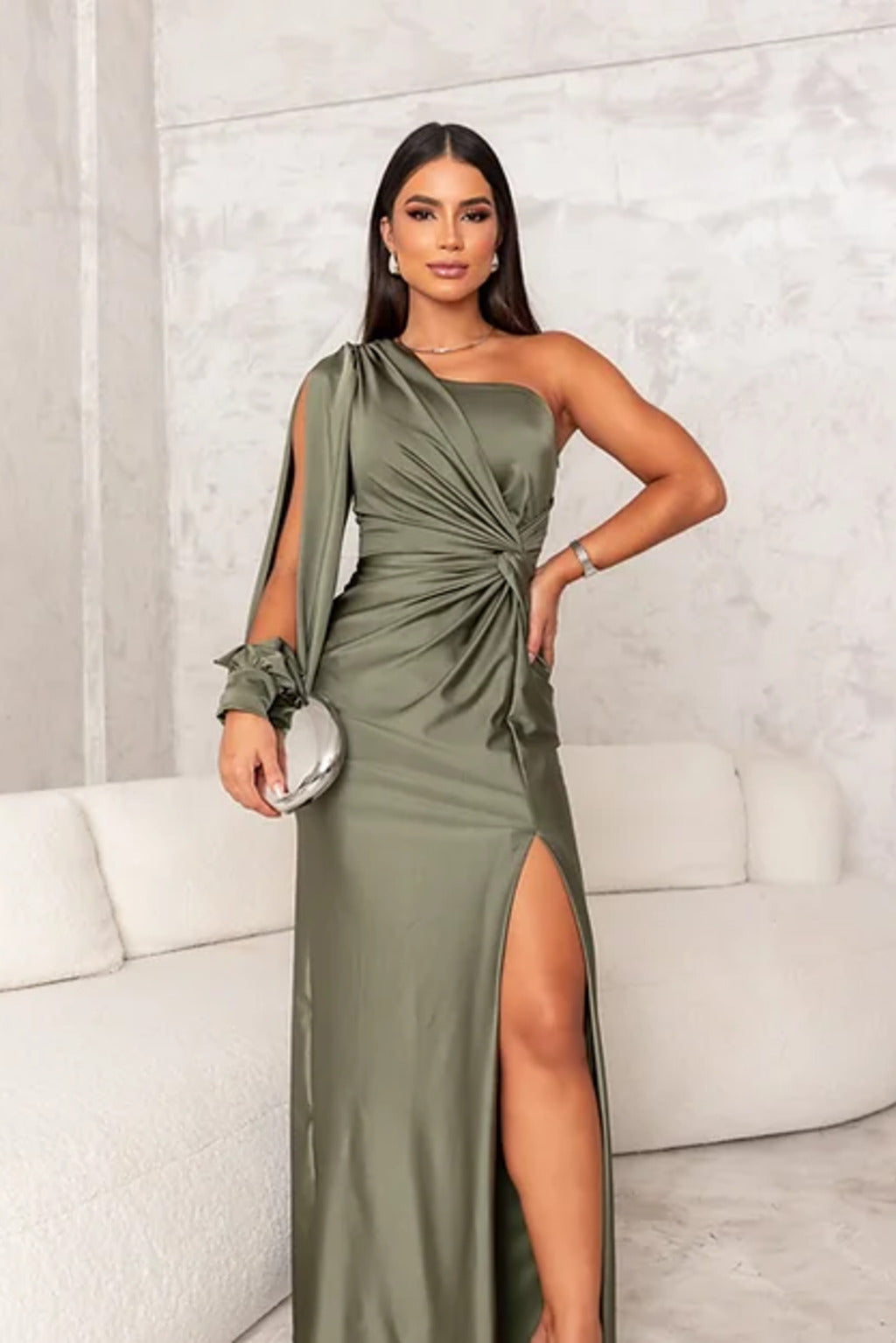 Elegant one-shoulder women's evening dress, a glamorous satin drape gown ideal for wedding guests.