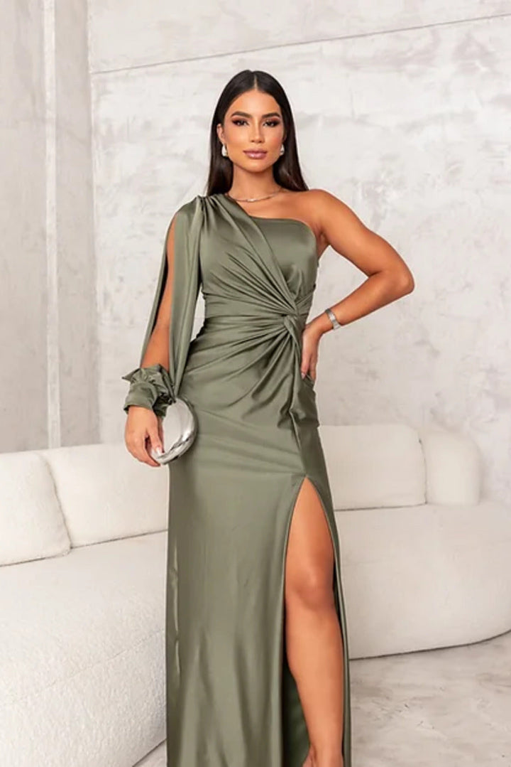 Elegant one-shoulder women's evening dress, a glamorous satin drape gown ideal for wedding guests.