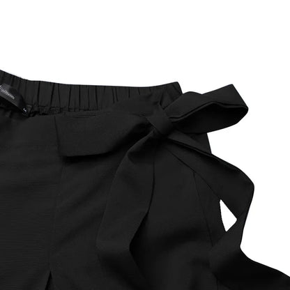 Plus-size wide-leg work pants paired with a blouse, creating an elegant office outfit.