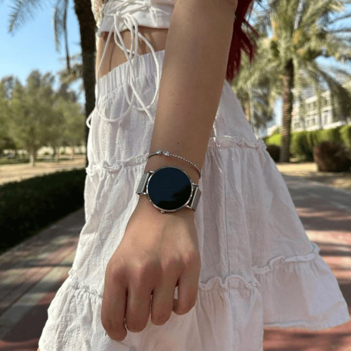 Stylish rose gold women's smartwatch. Smart health & fitness monitor for an active lifestyle.