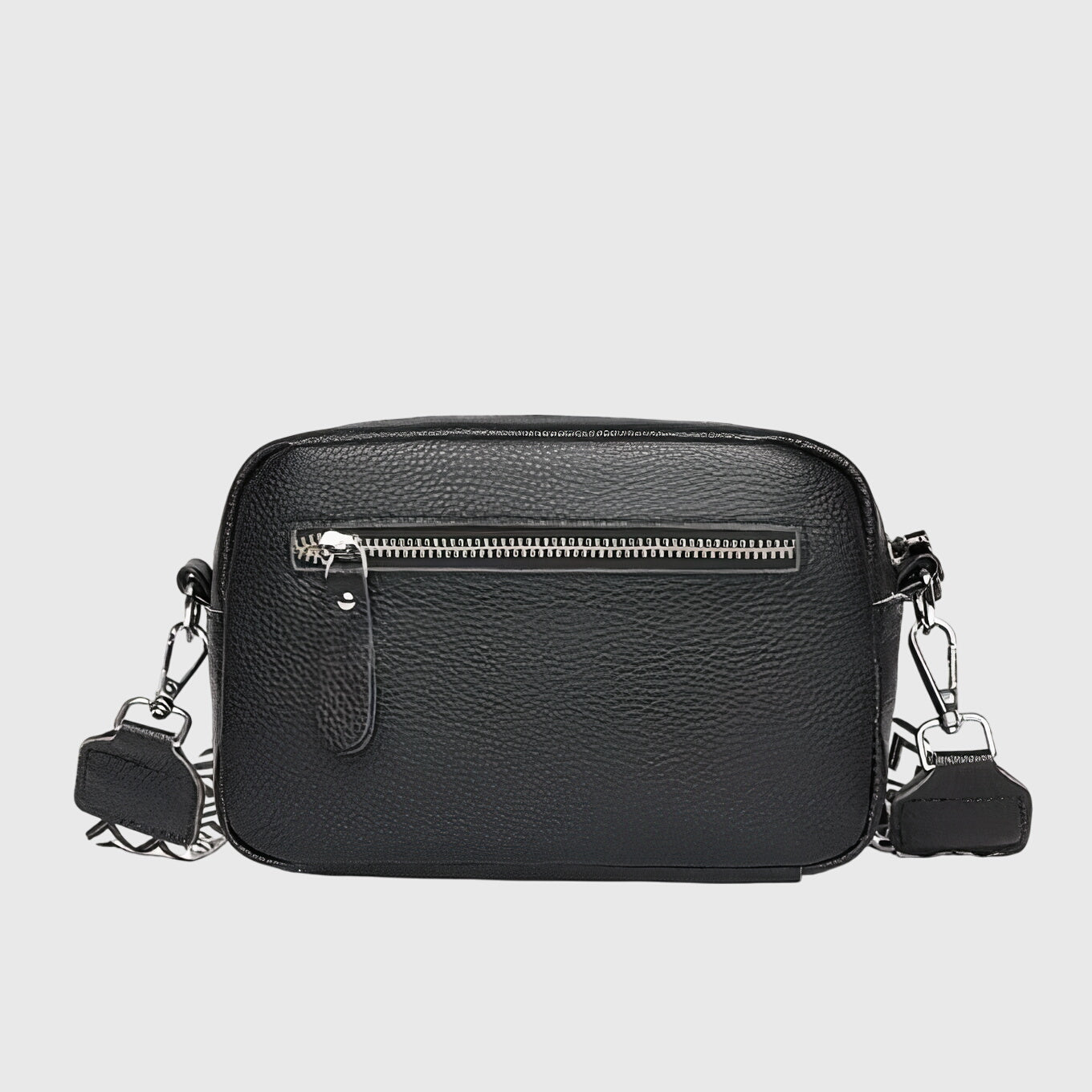 Versatile women's shoulder bag in synthetic leather, an organized everyday handbag.