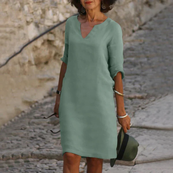 Versatile women's elegant midi dress: V-neck, three-quarter sleeves, ideal for casual or dressy events.