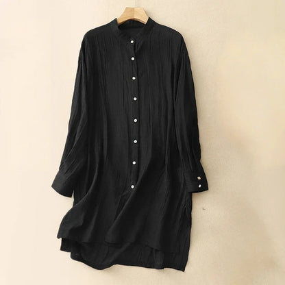 Effortless black women's midi dress, flowy and elegant, with short sleeves. Perfect for casual or sophisticated summer wear.