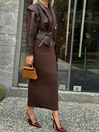 Versatile women's belted jacket, suitable for various occasions. Stylish outerwear for a polished appearance.