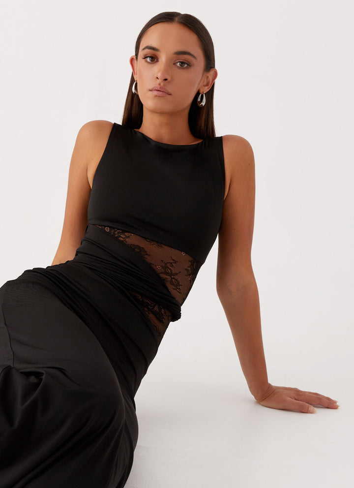Elegant women's sleeveless maxi party dress with delicate lace, chic cut-outs & a graceful boat neck design.