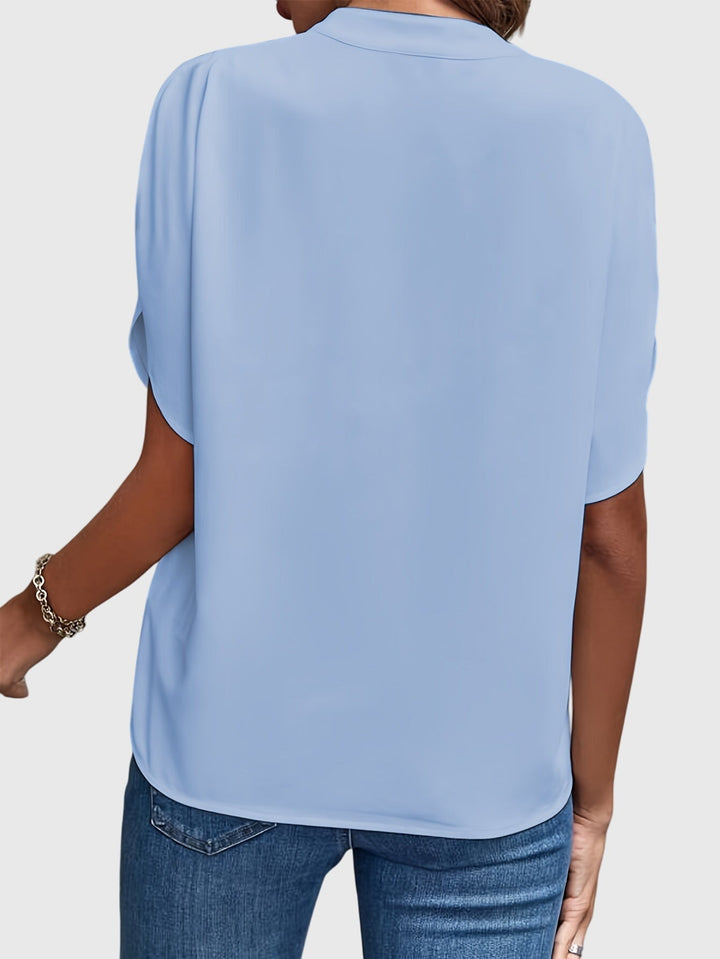 Chic women's casual blouse, a versatile and comfortable top for everyday stylish fashion.