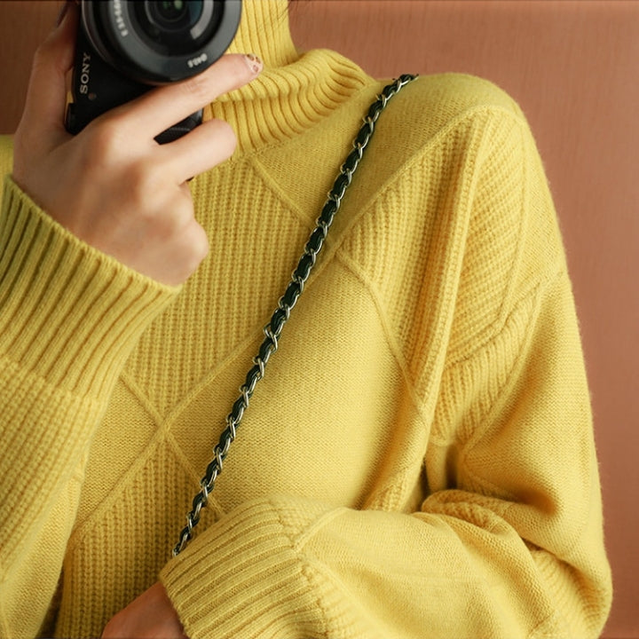 Stylish women's warm turtleneck sweater, ideal for cozy fall fashion & elegant winter wear. Casual chic pullover.