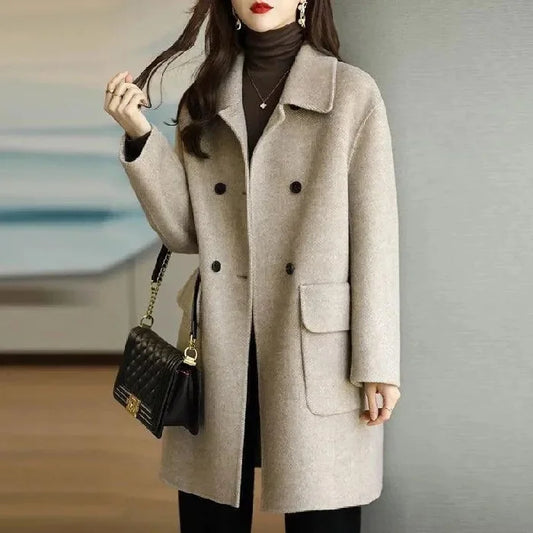 Elegant women's double-breasted structured coat, perfect for a sophisticated winter or autumn tailored look.