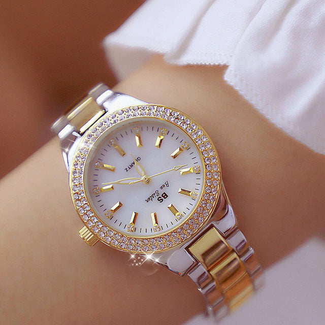 Classic women's stainless steel Esmée watch. An elegant quartz timepiece with a round dial, perfect accessory.