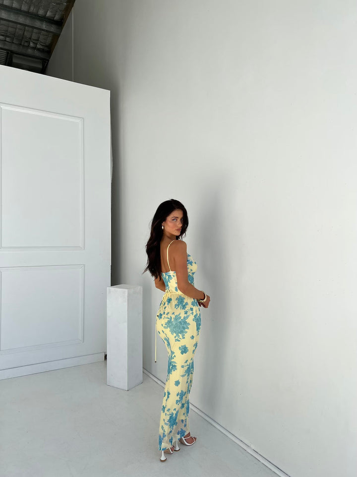 Stunning women's floral maxi dress, elegant sleeveless design for summer wedding guests & special occasions.