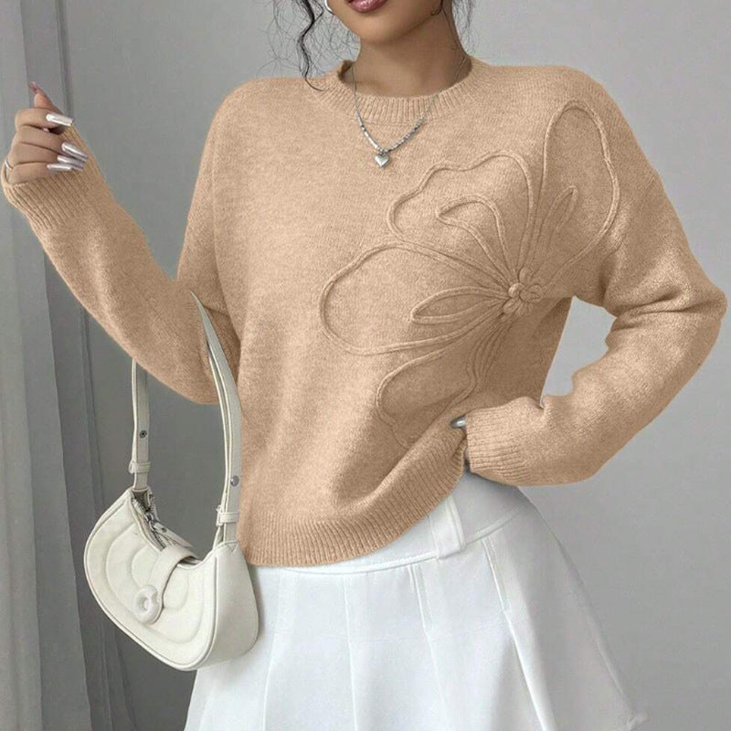 Versatile women's floral pullover sweater. Elegant top with a casual chic design, ideal for everyday fashion.