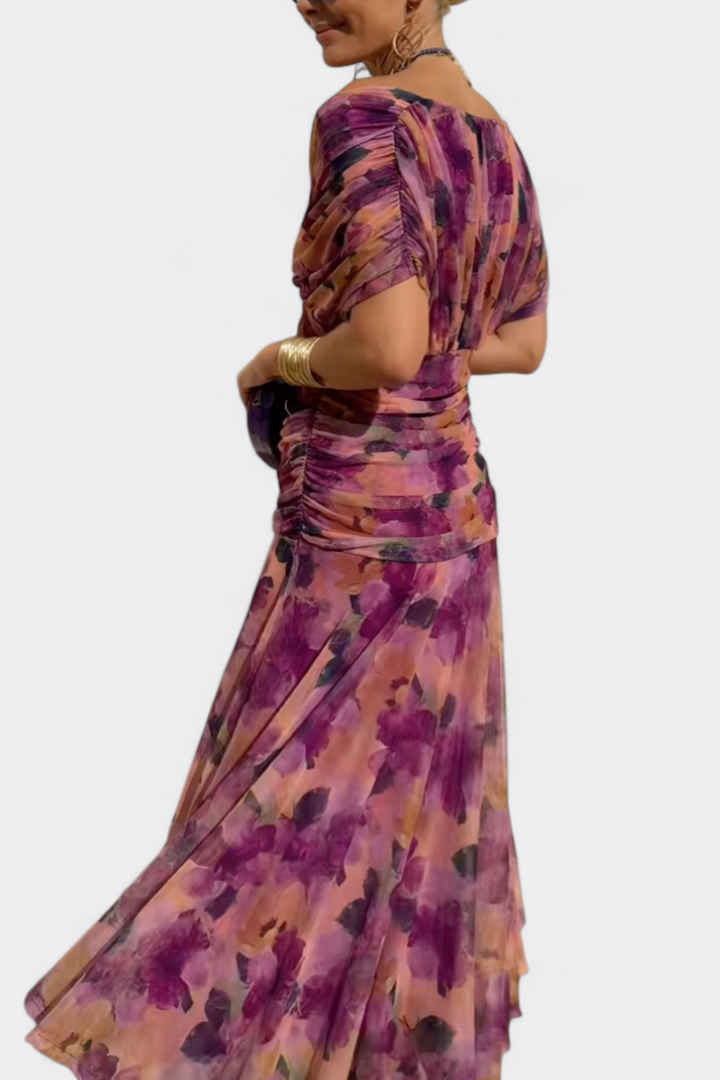 Flowy & comfortable women's maxi dress with V-neck and ruched waist for effortless summer style.