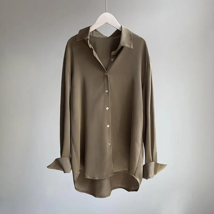 Elegant women's flowy blouse shirt, perfect for effortless style. Versatile and chic long sleeve top.