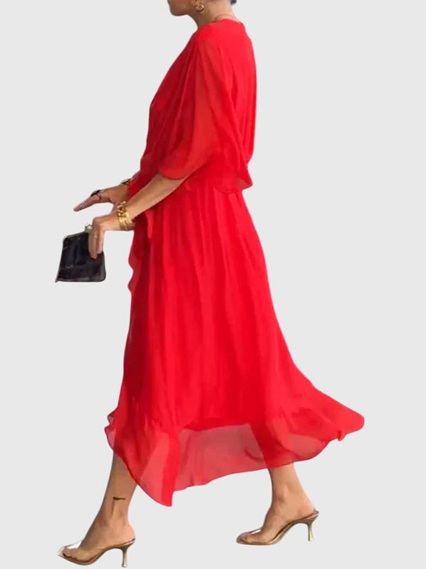 Fashionable women's formal maxi dress, providing an elegant and flowy silhouette for special moments.