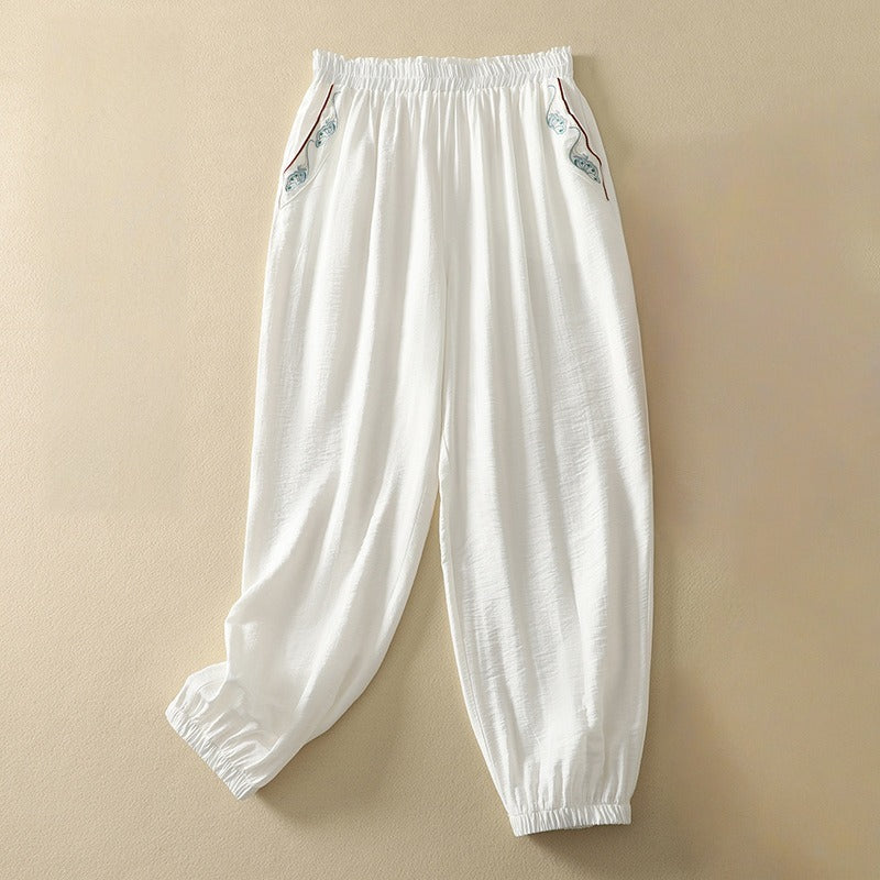 Elegant women's flowy pants, perfect for effortless comfort. Relaxed fit trousers, chic for everyday wear.