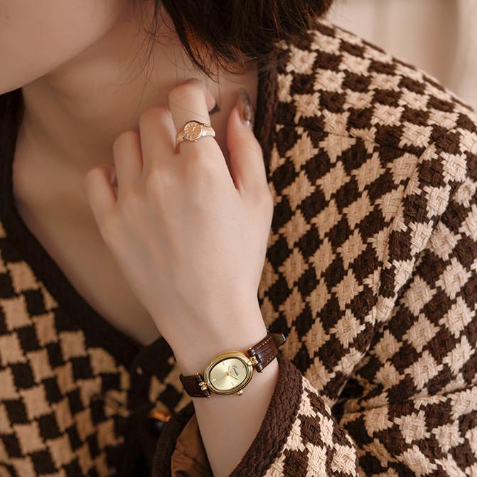 Refined women's modern wristwatch, an elegant gold-tone accessory with a classic yet contemporary feel.