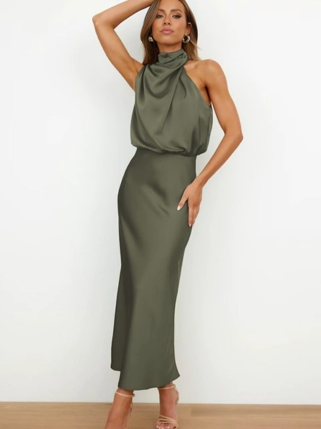 Detail of the open back on an elegant floor-length halter dress, ideal for galas.