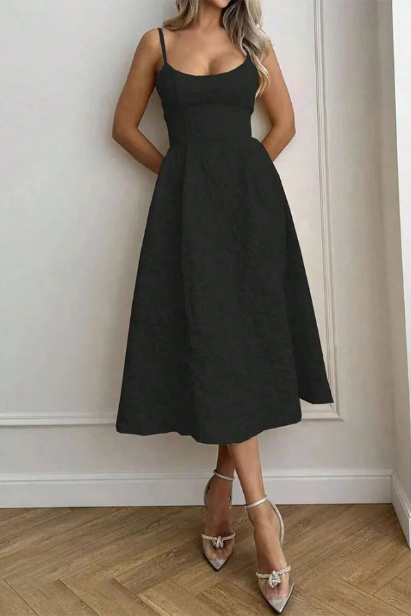 Flowing halter neck keyhole maxi dress for women. Comfortable & chic summer party or beachwear attire.