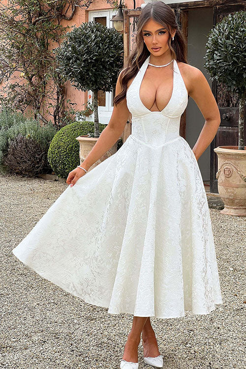 Stylish women's formal maxi dress, elegant halterneck for special events.
