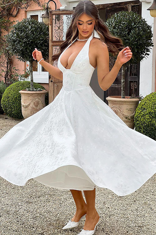 Chic women's homecoming dress, long and elegant with a halterneck style.