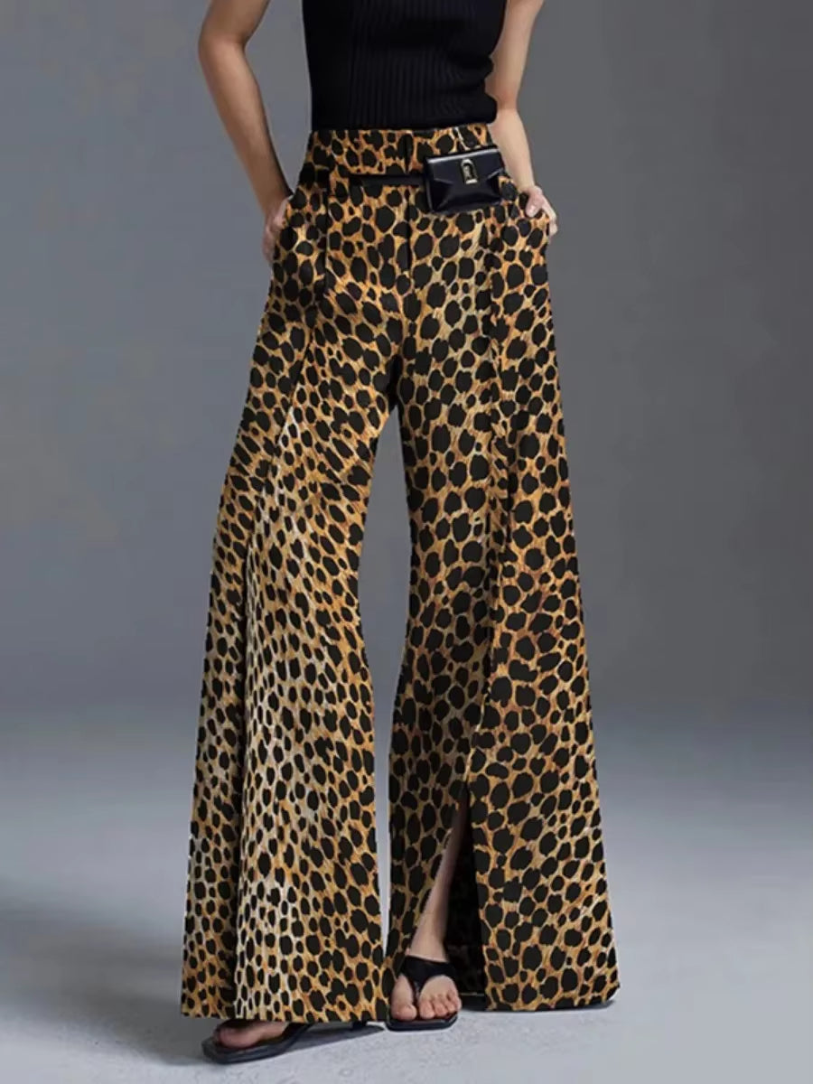Women's elegant high-waisted wide-leg trousers. Comfortable and stylish, perfect for modern office or sophisticated evening wear.