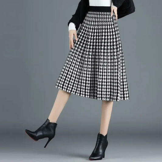 Elegant women's houndstooth pleated midi skirt. A-line high-waist design, chic fall fashion. Perfect for workwear.