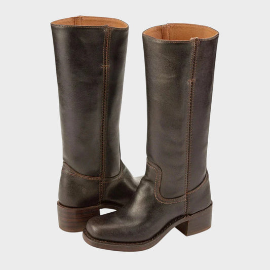 Elegant women's knee-high equestrian style boots for versatile fall/winter fashion.