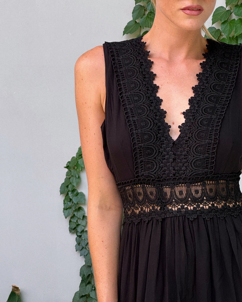 Versatile women's elegant lace midi dress, A-line cut with a V-neck. Perfect sleeveless option for summer daywear.