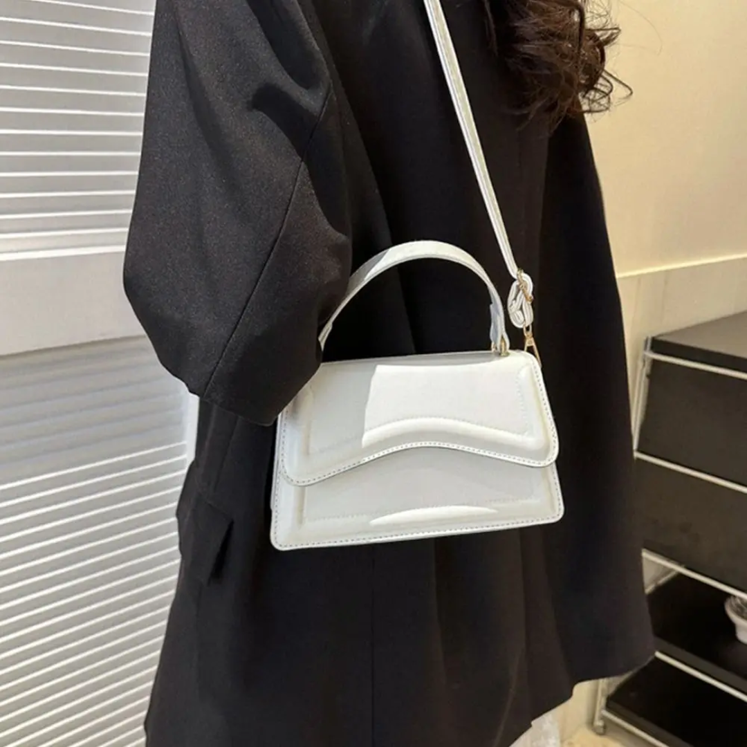 Elegant women's leather shoulder bag, perfect for daily use. Stylish, durable everyday handbag with versatile design.