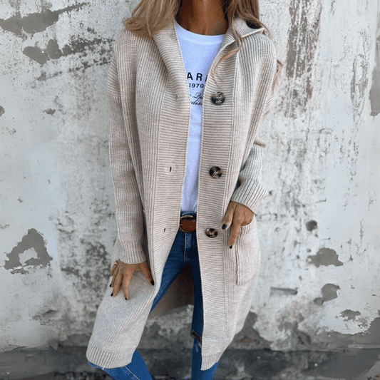 Elegant women's long cardigan, perfect for sophisticated autumn and winter layering. Chic and comfortable outerwear.