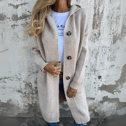 Versatile women's long cardigan in a chic style, ideal for elegant layering and comfortable everyday wear.