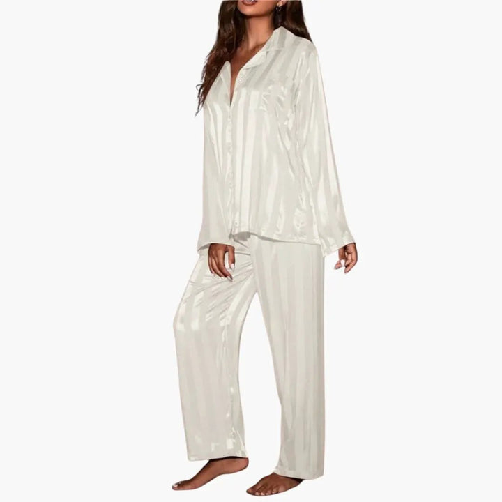 Women's luxurious long sleeve pajama set, a comfortable and elegant 2-piece loungewear for sleep.