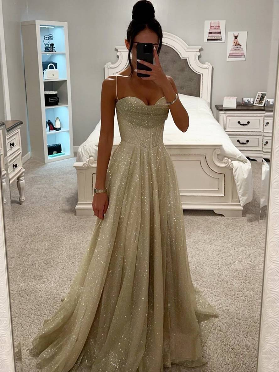 Elegant women's long sleeve maxi dress for evening wear. Perfect formal gown with a flattering silhouette.