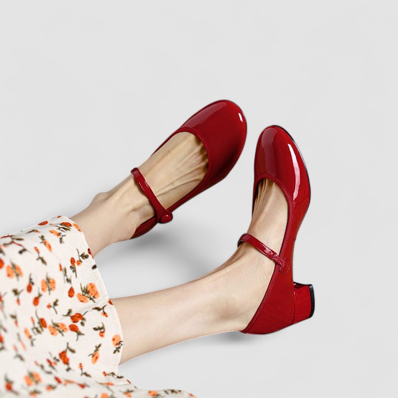 Classic women's Mary Jane shoes featuring a stylish block heel and comfortable round toe design.