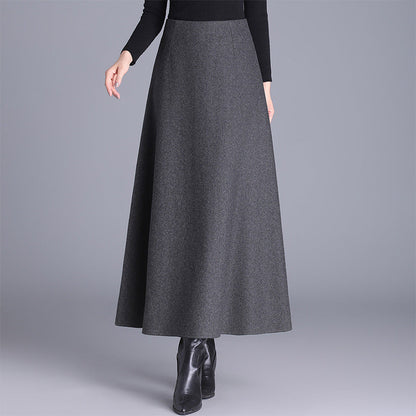 Flowing women's elegant maxi skirt in a comfortable long design. Ideal for fall & winter, suitable for office or casual.
